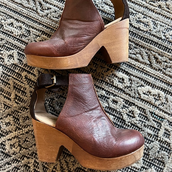 Free People Amber Orchard Clog Chocolate 8